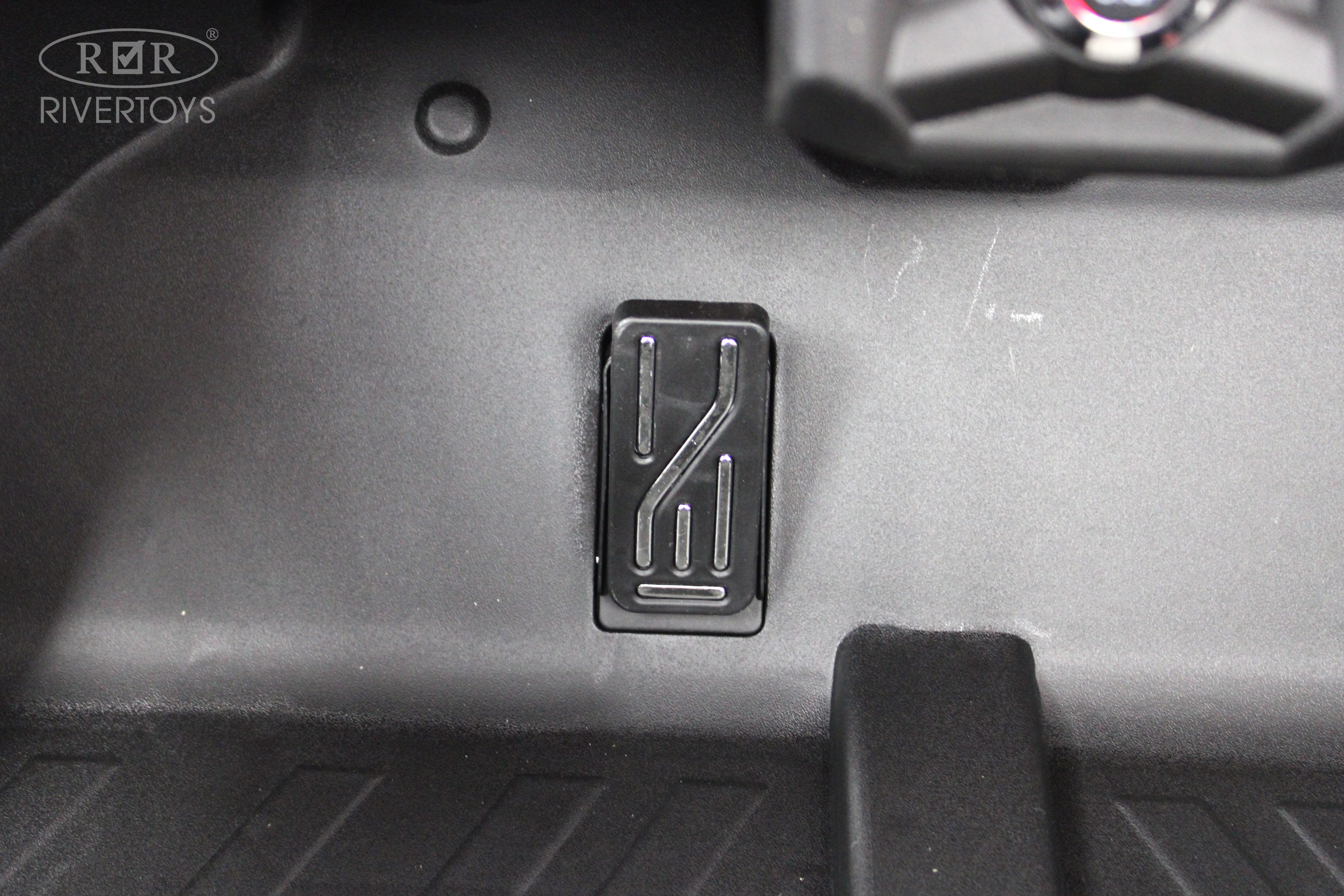 Купить Детский электромобиль RIVERTOYS BRP Can-Am Maverick Y111YY