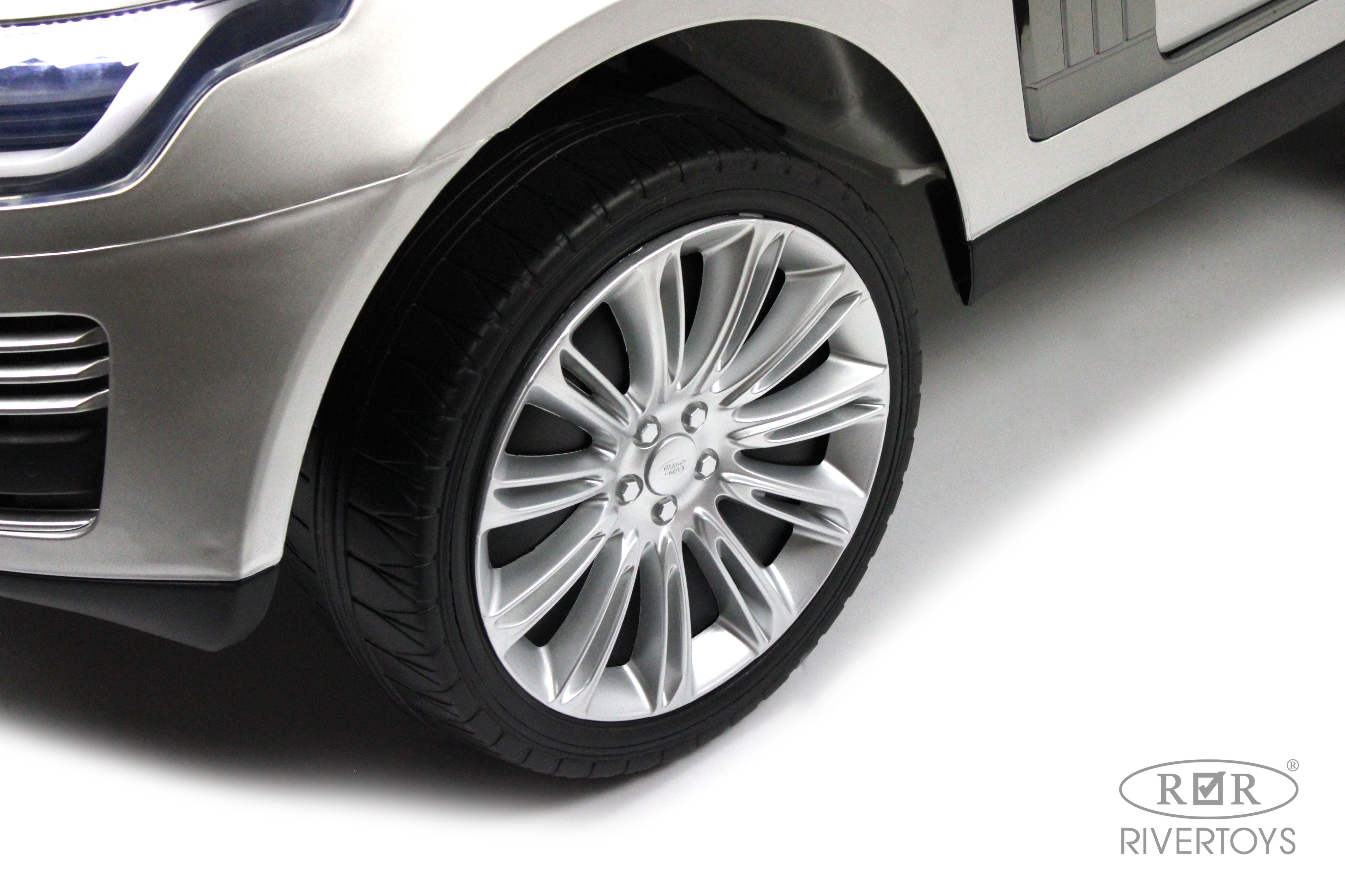Купить Детский электромобиль RIVERTOYS Range Rover HSE 4WD Y222YY